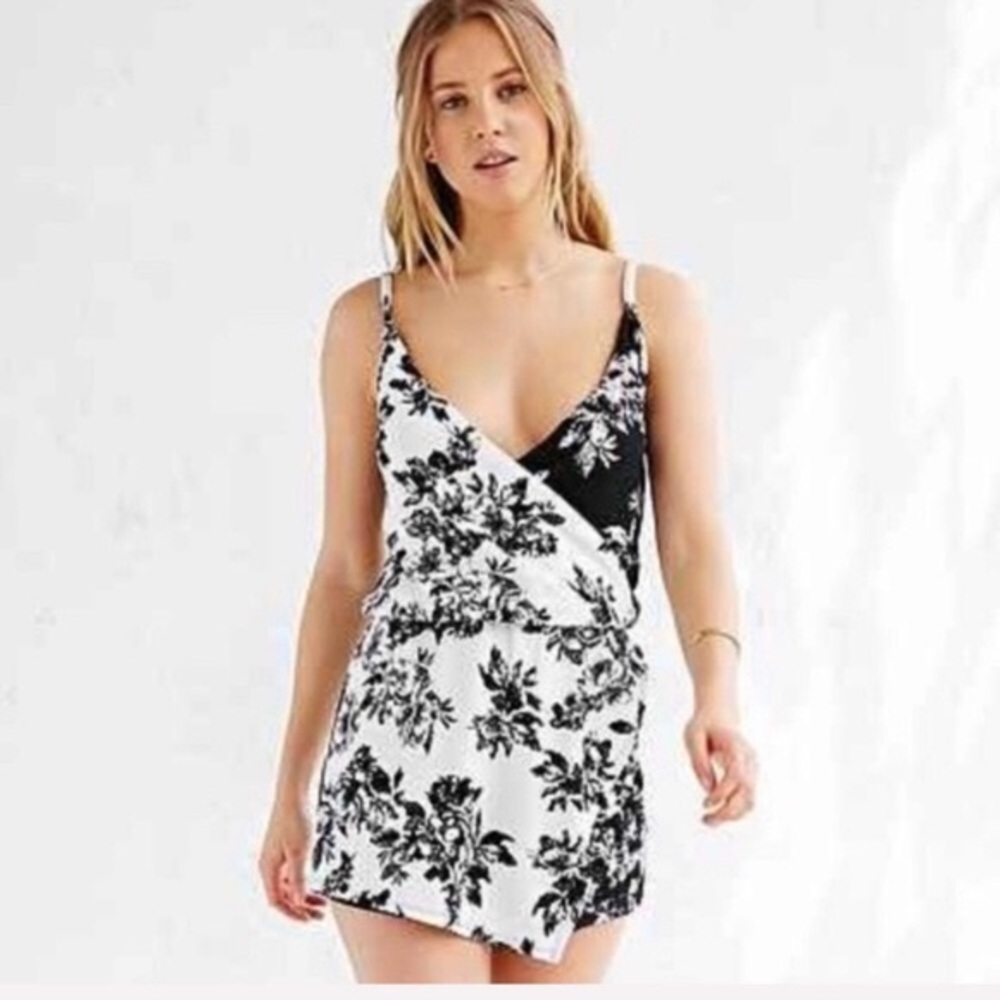 Kimchi Blue UO Floral Romper